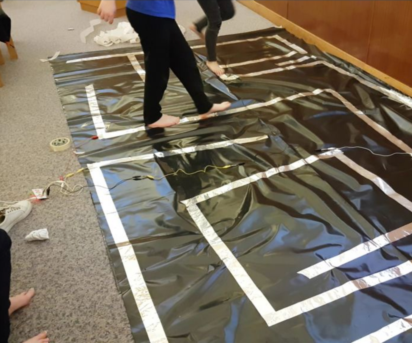 Roll-up Foil Maze (Makey Makey Journey Remix)