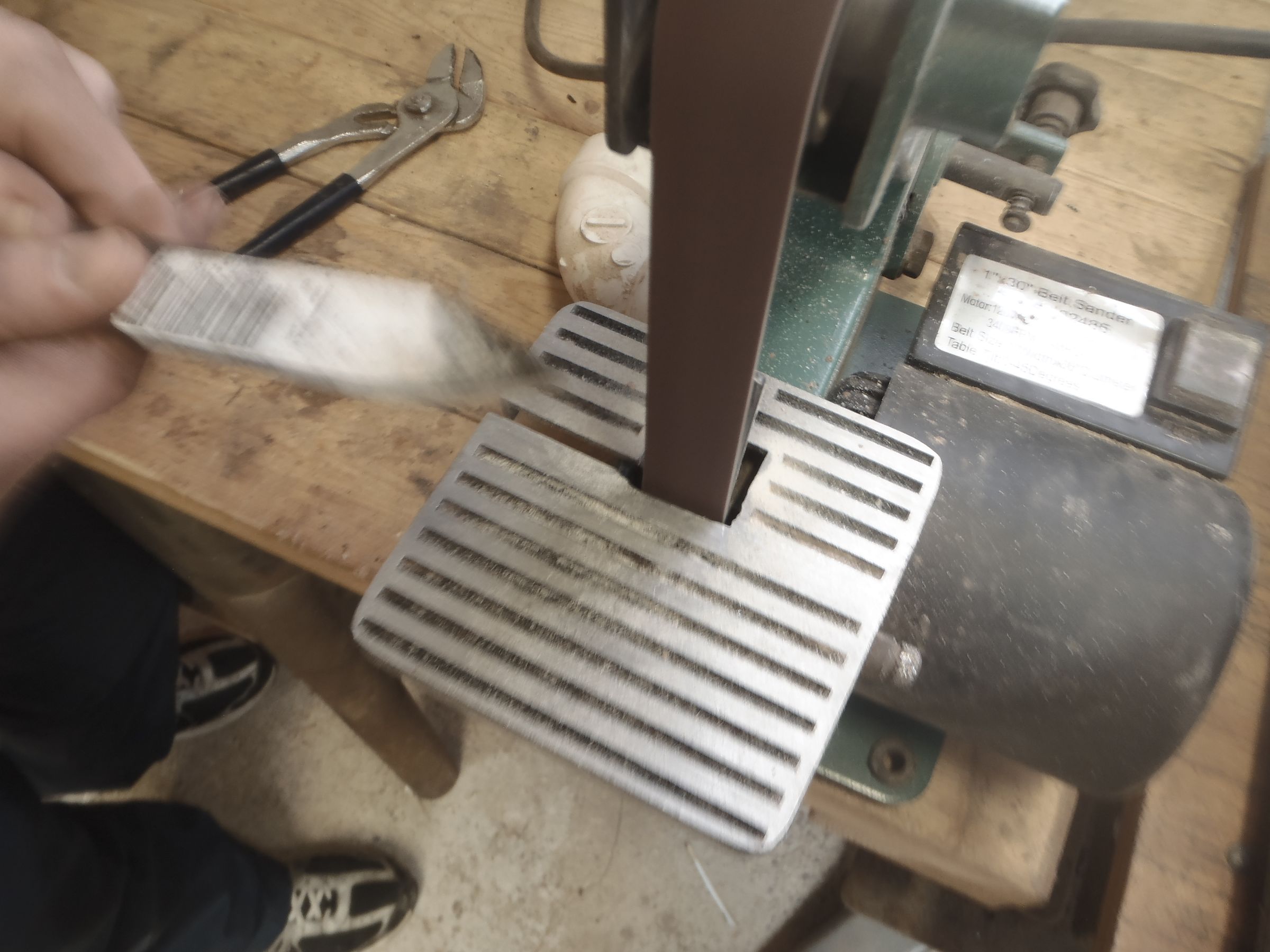 How to Make a Throwing Knife!! 5 Steps (with Pictures) Instructables