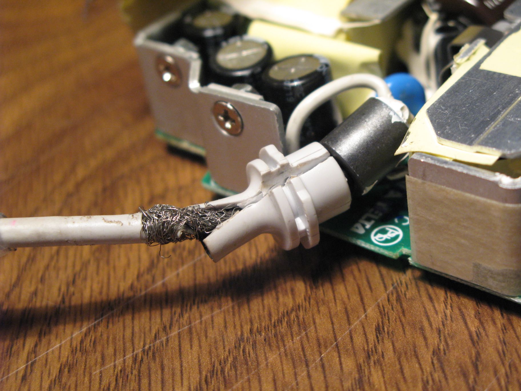 Repair Apple MacBook MagSafe Charger Power Cord 5 Steps (with