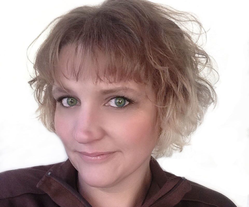 DIY Cut & Color - Edgy Blonde Ombré Short Choppy Layered Hair Style With Bangs