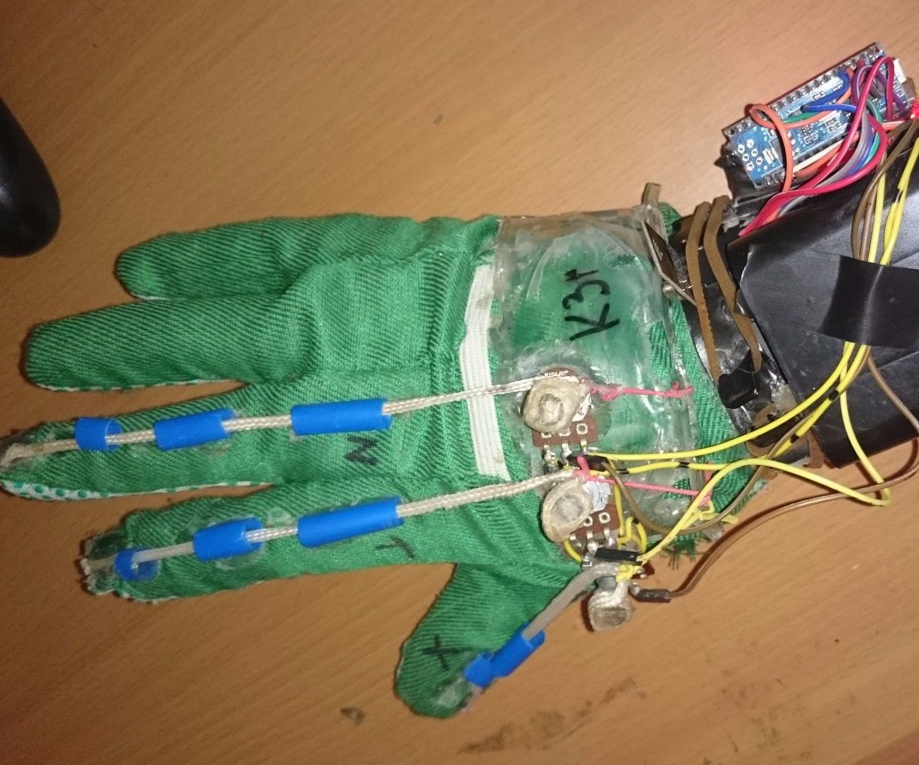 DIY Cheap Glove Controller and Propeller Car
