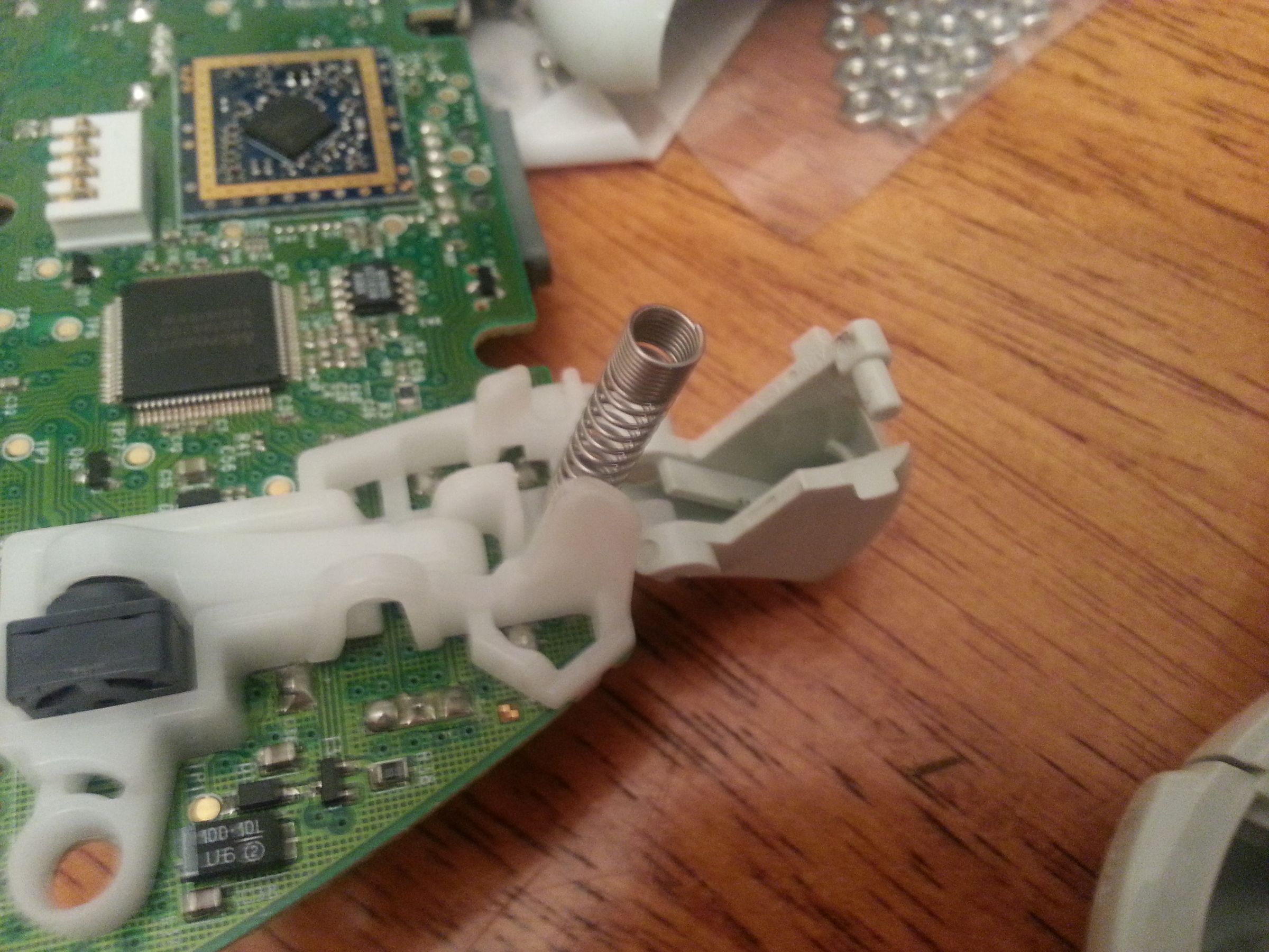A BETTER XBOX 360 CONTROLLER (EASY MEDIUM DIFFICULTY) 8 Steps