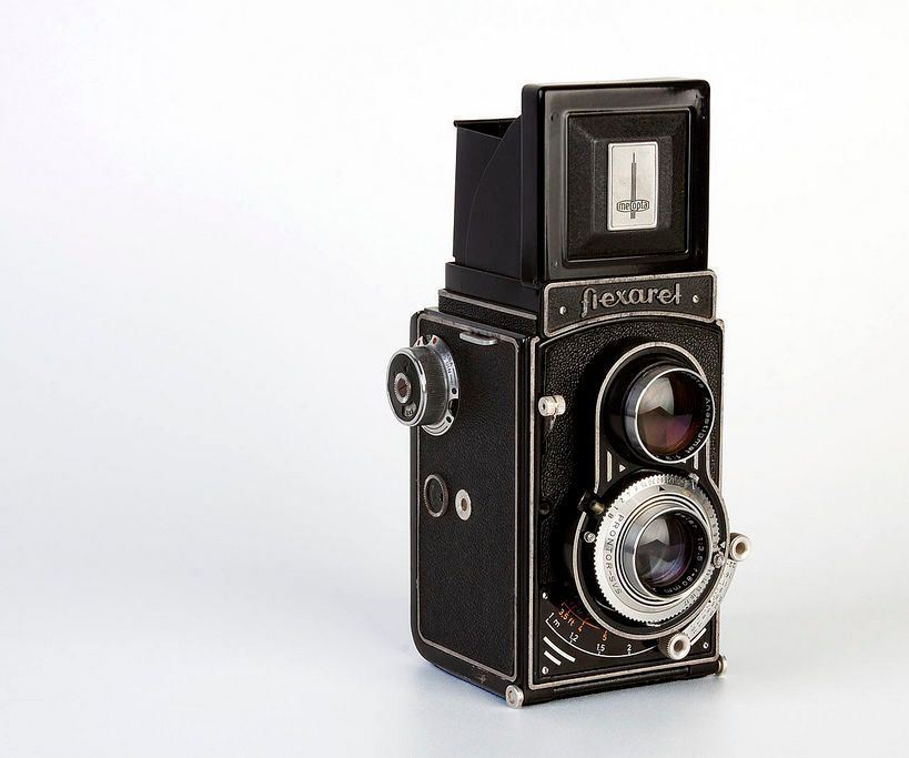 Disassembling a Flexaret IVa Camera