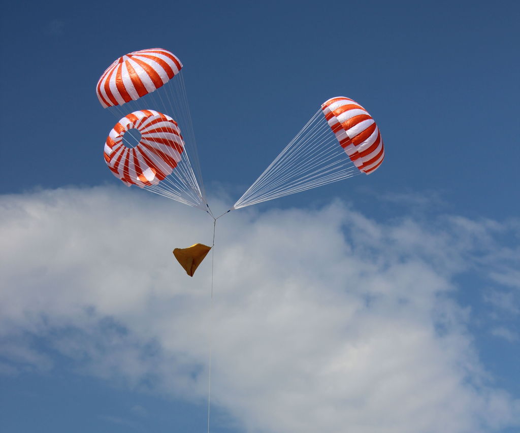 Orange and White Apollo-Style Model Rocket Parachutes : 6 Steps (with ...