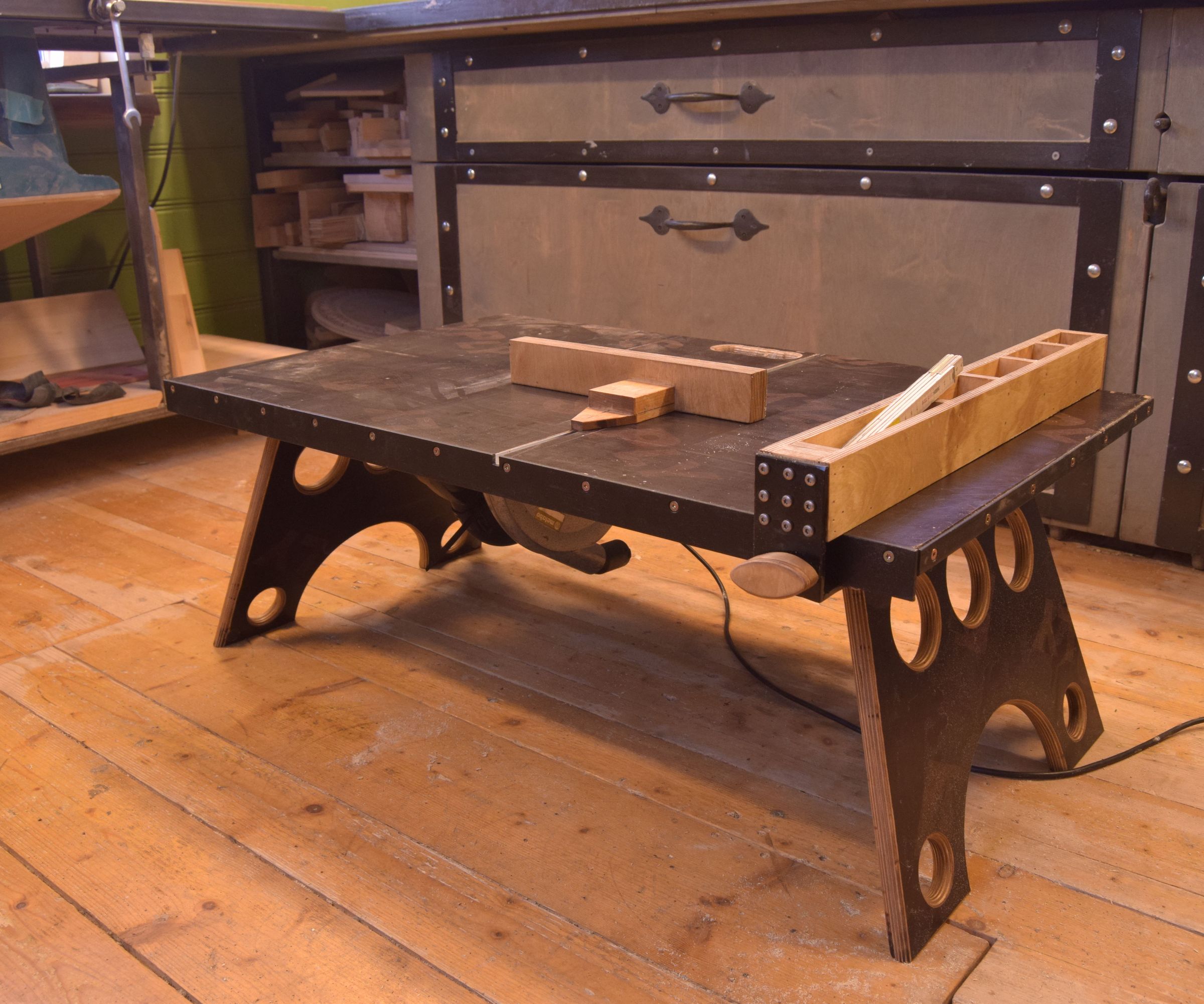 World´s Smallest Portable Table Saw?