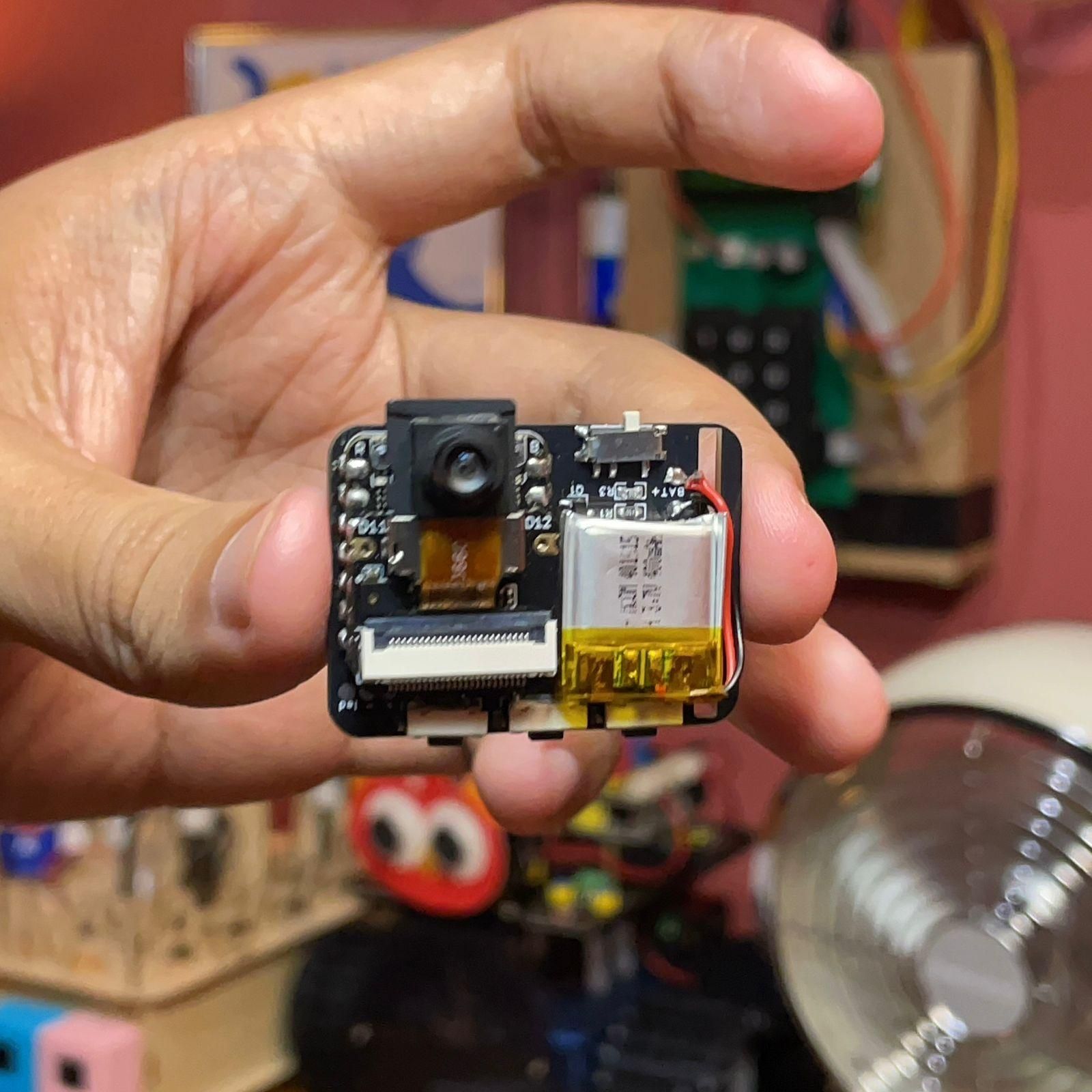 Build Your Own Mini Digital Camera With ESP32-S3 Cam & ST7789 Display ...
