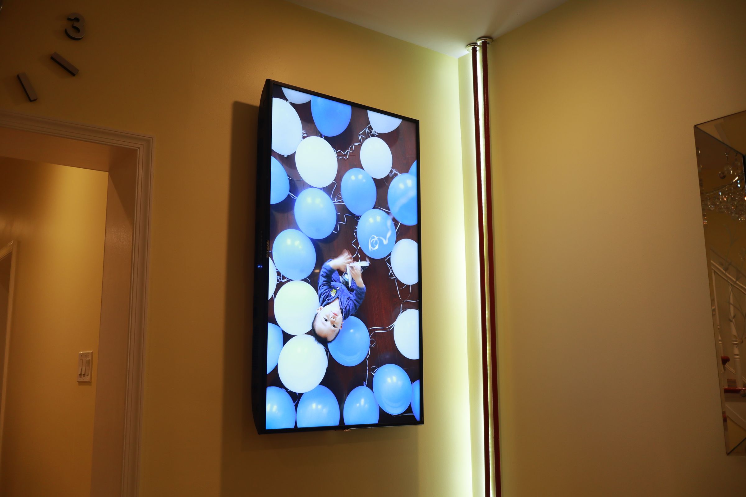 55inches, 4K Digital Photo Frame Display for Around 400 7 Steps