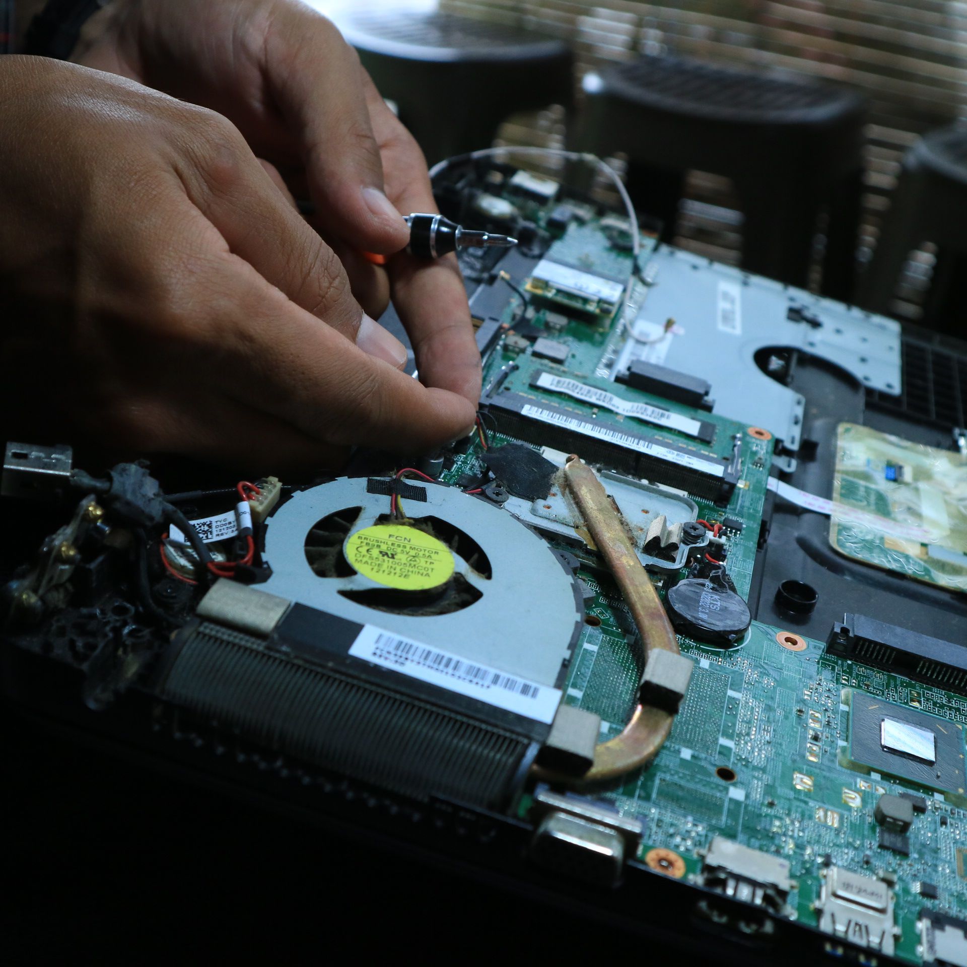 How to Fix Broken Laptop Hinge 7 Steps Instructables