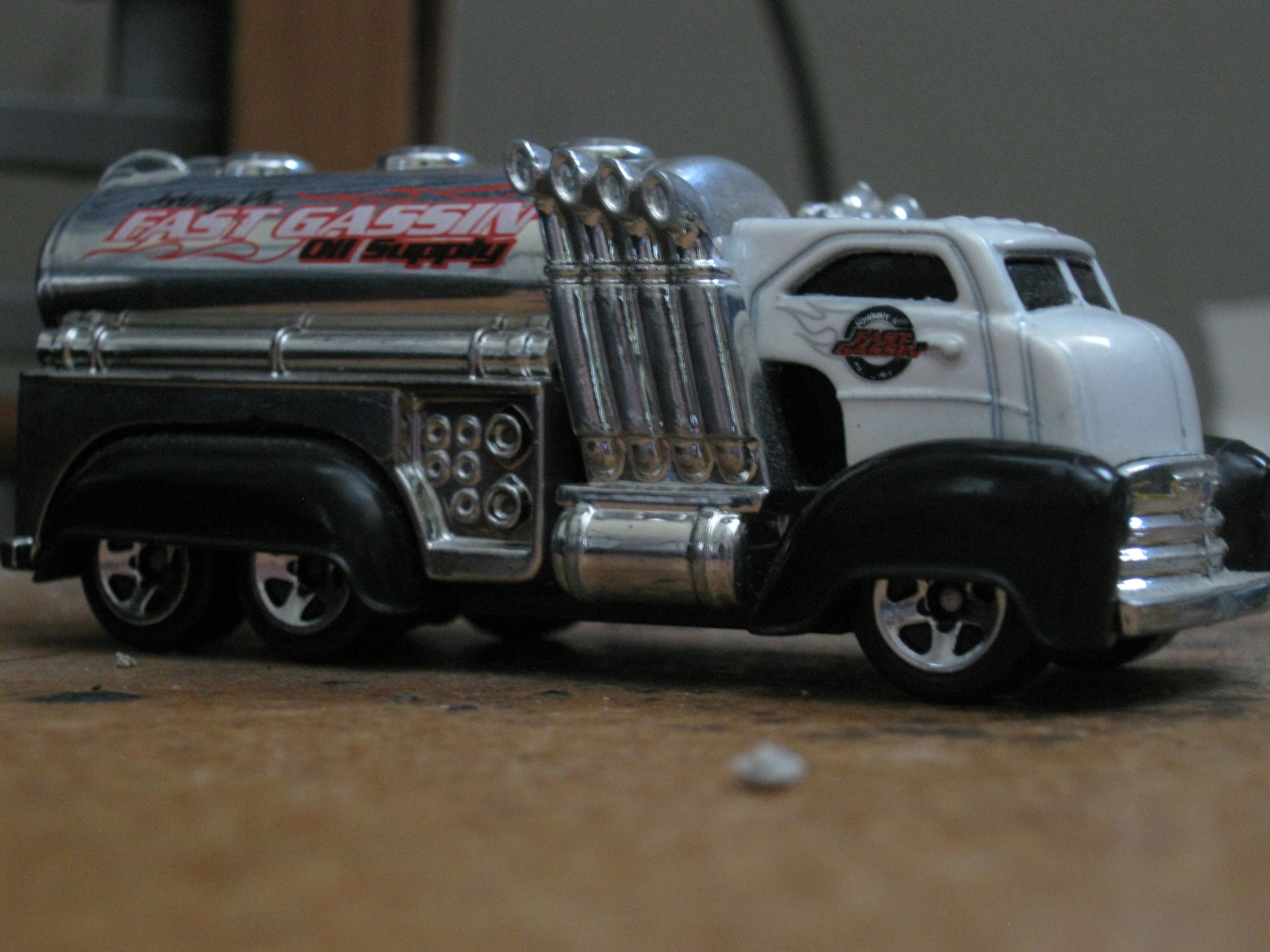 Super Awesome Rocket Car!