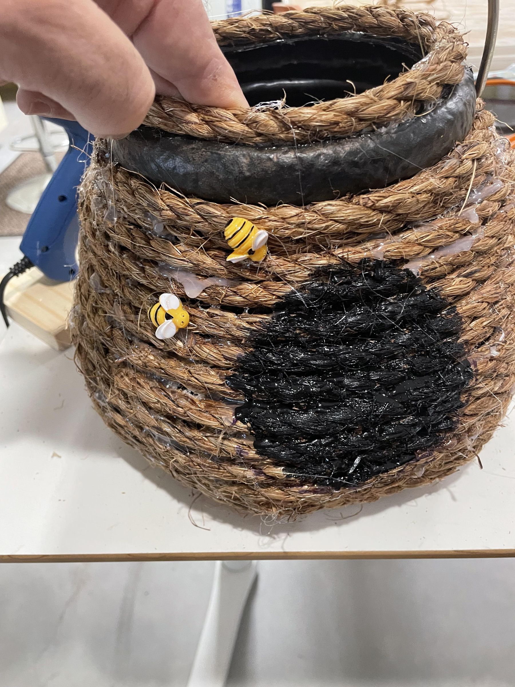 THE QUEEN’S BEE KEEPER and the HONEYPOT : 3 Steps (with Pictures ...