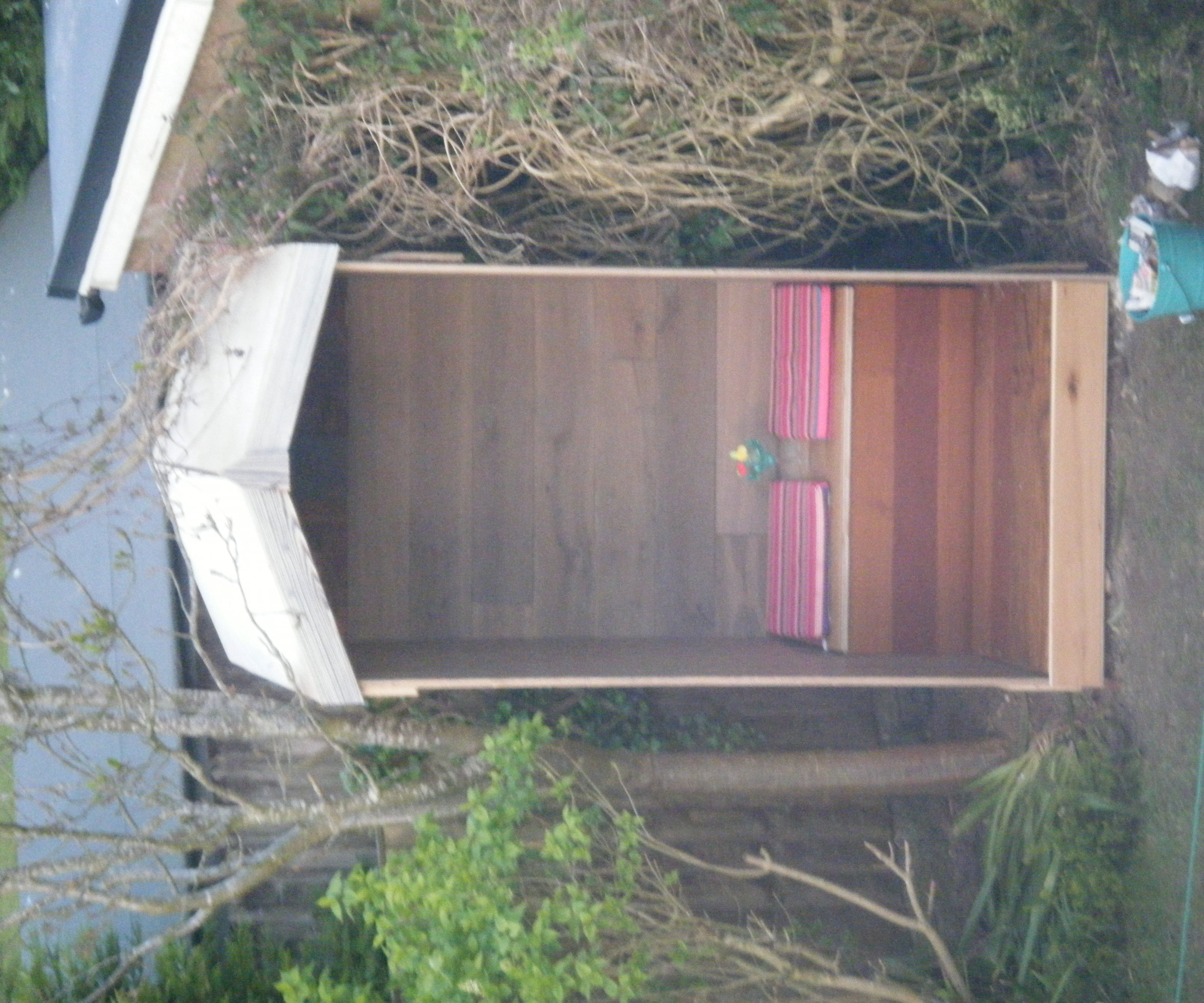 DIY Garden Seat / Outdoor Hut With Cover