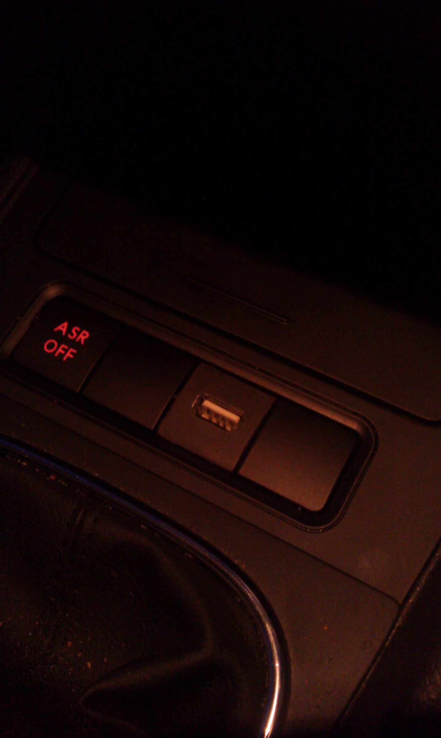 Adding USB Charging Port to 2009 Volkswagen Jetta 2009 6 Steps