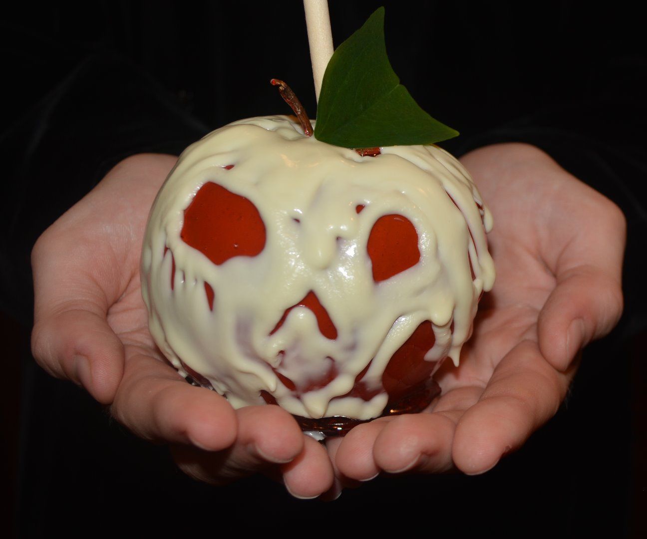 SNOW WHITE'S POISON CANDY APPLE