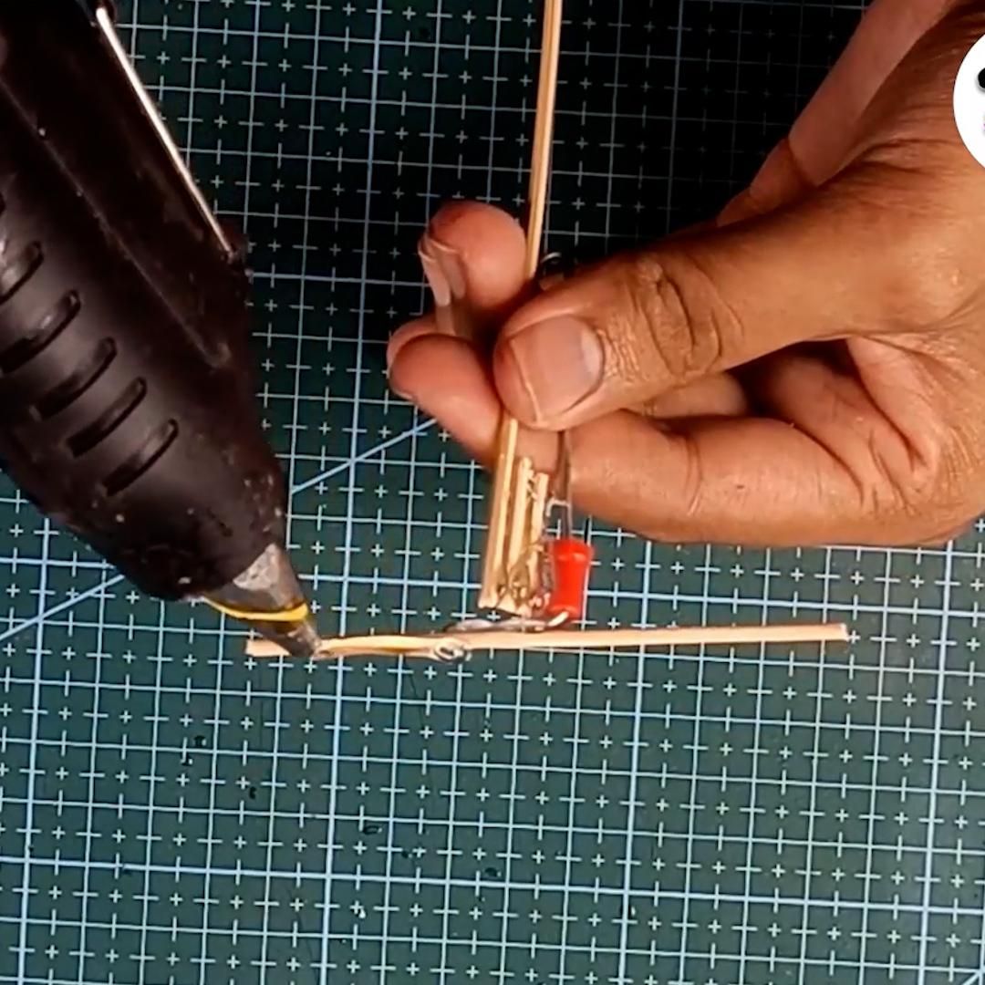 Building and Flying a Rubber Band Powered Plane : 8 Steps - Instructables