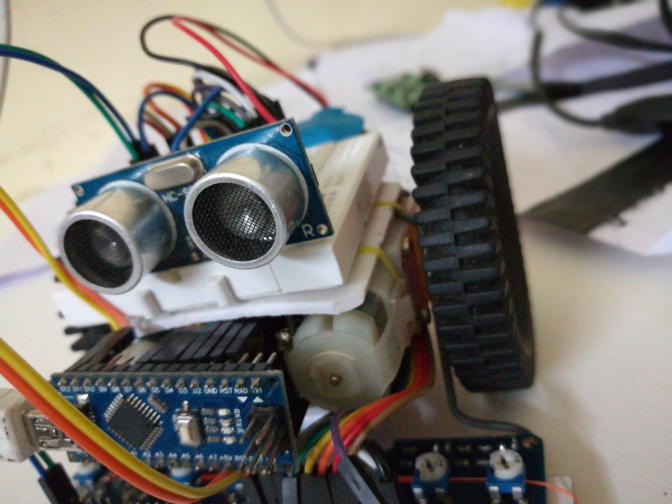 IR LINE FOLLOWING ROBOT USING IR SENSOR ARRAY(8 INPUT) AND L293D MOTOR ...