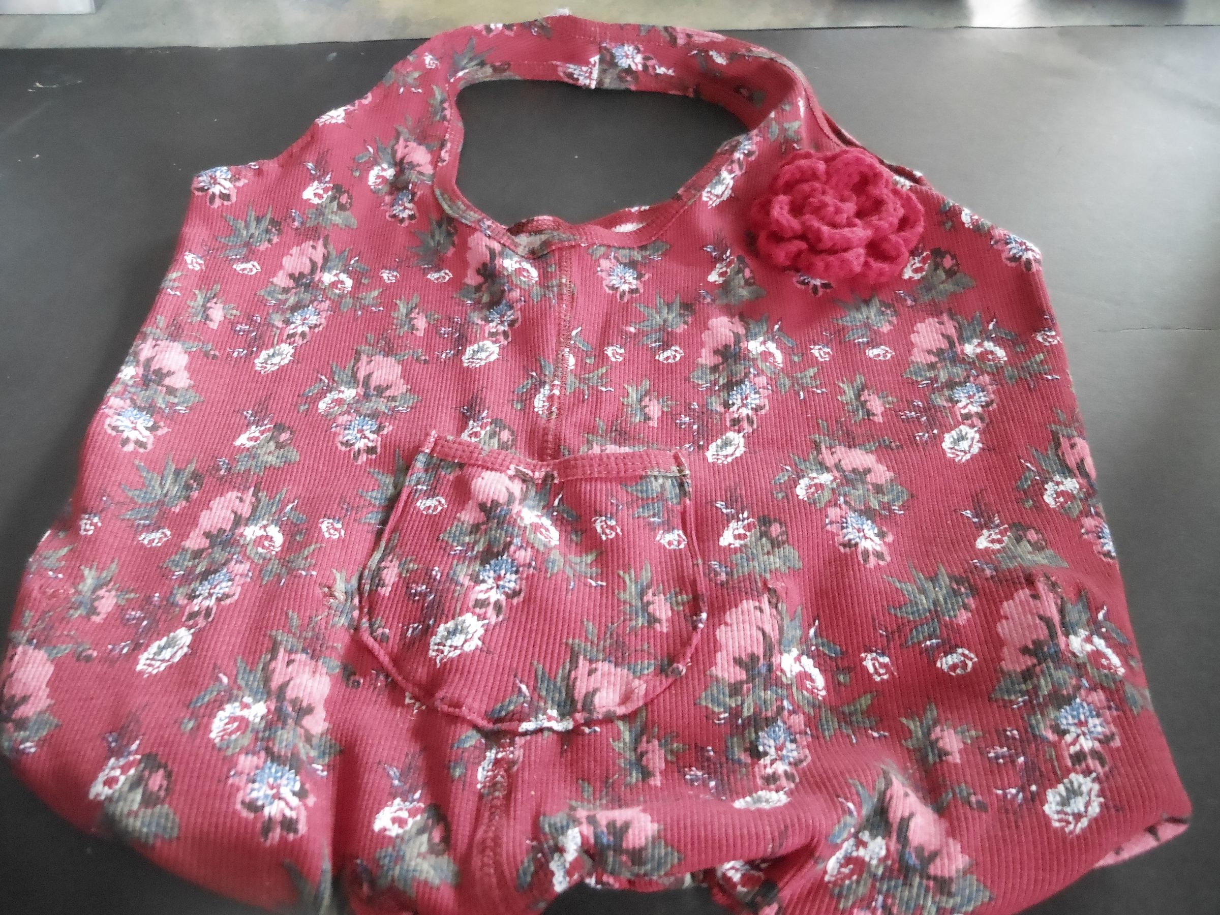 How to Make a Hand Bag From a Tank Top