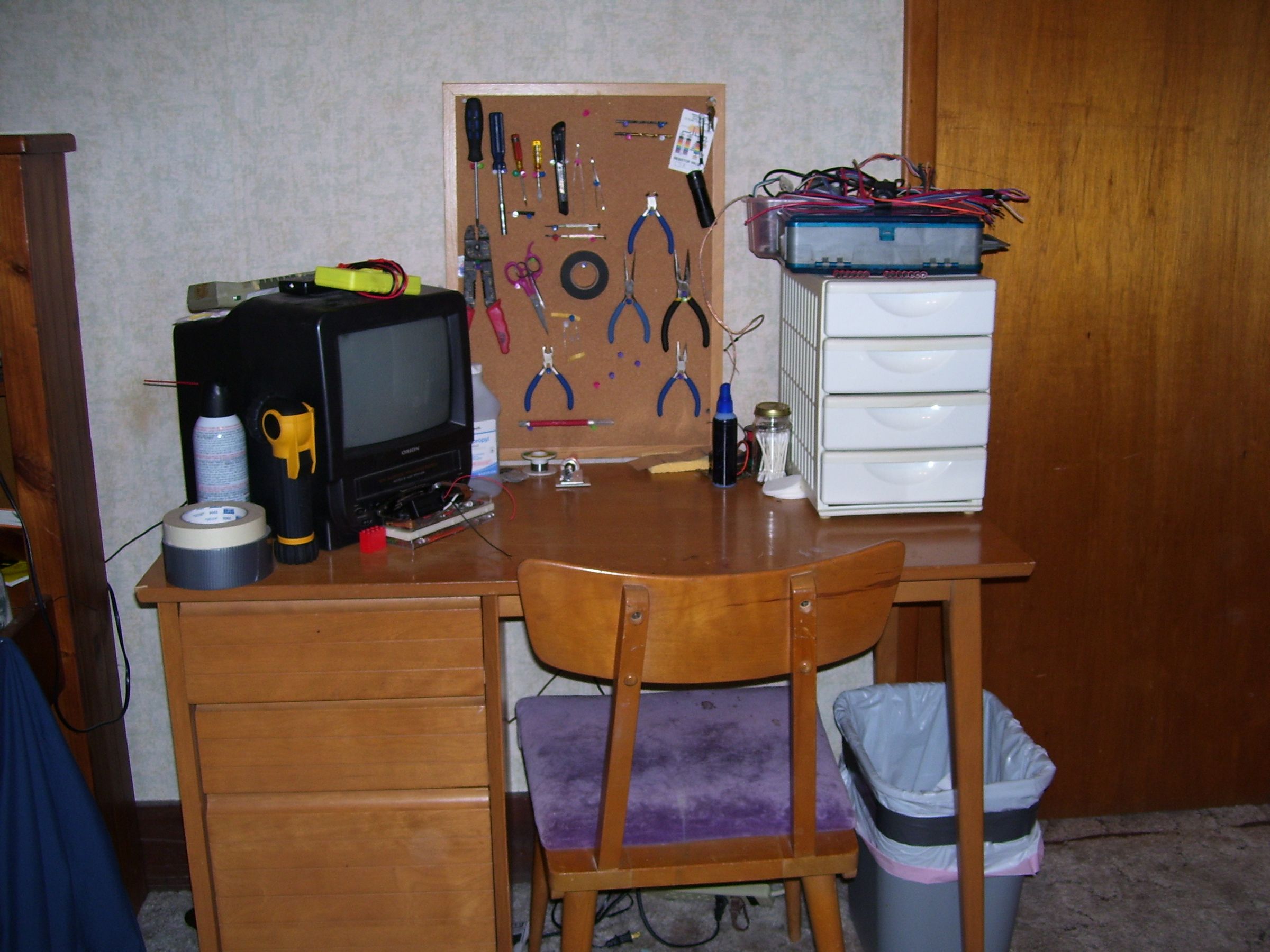 Ajay842's workdesk.