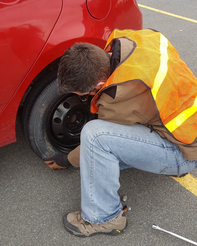 How to Safely Change a Tire 