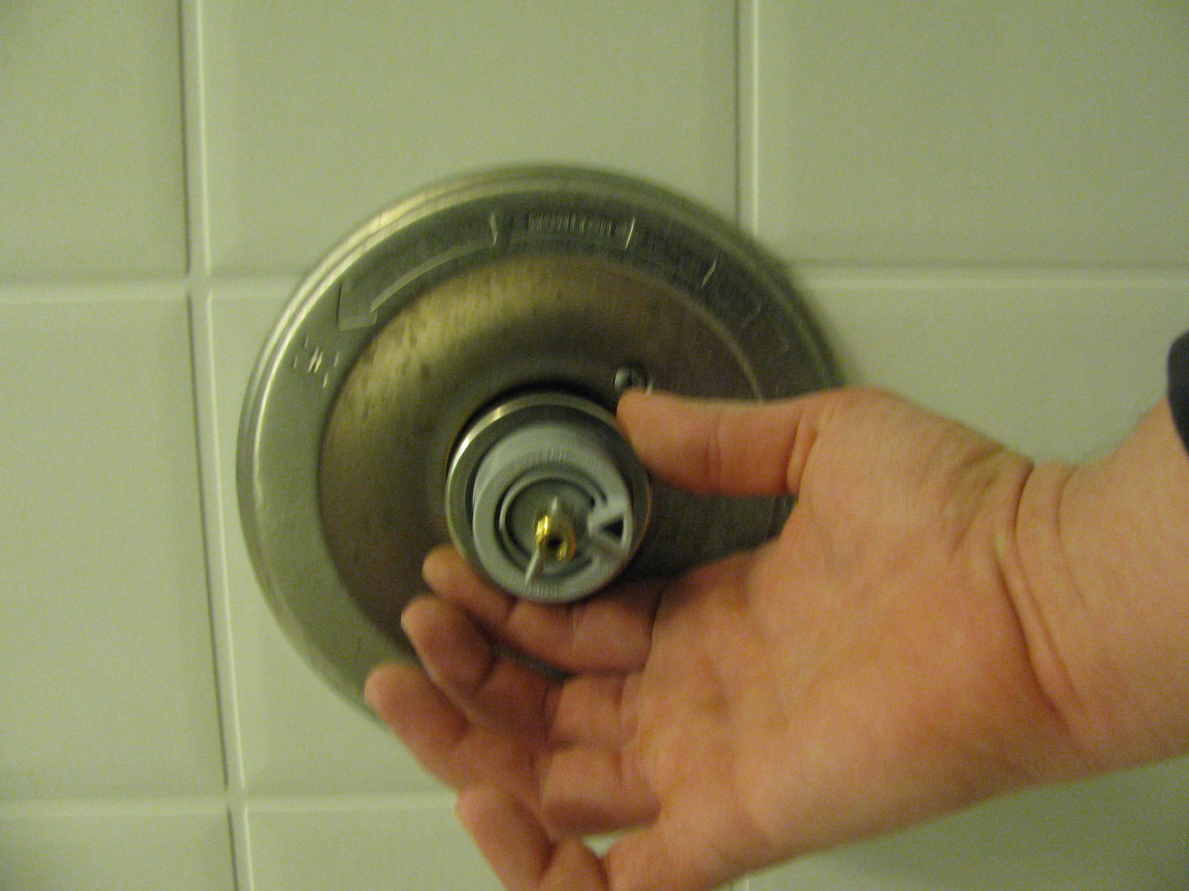How to Change the Cartridge of a Delta Monitor Shower Valve. 8 Steps