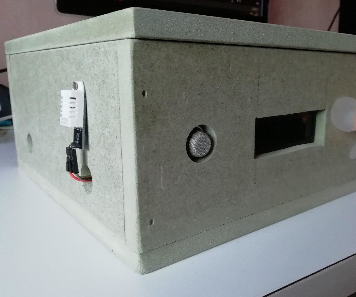 Room Temperature and Humidity Monitor