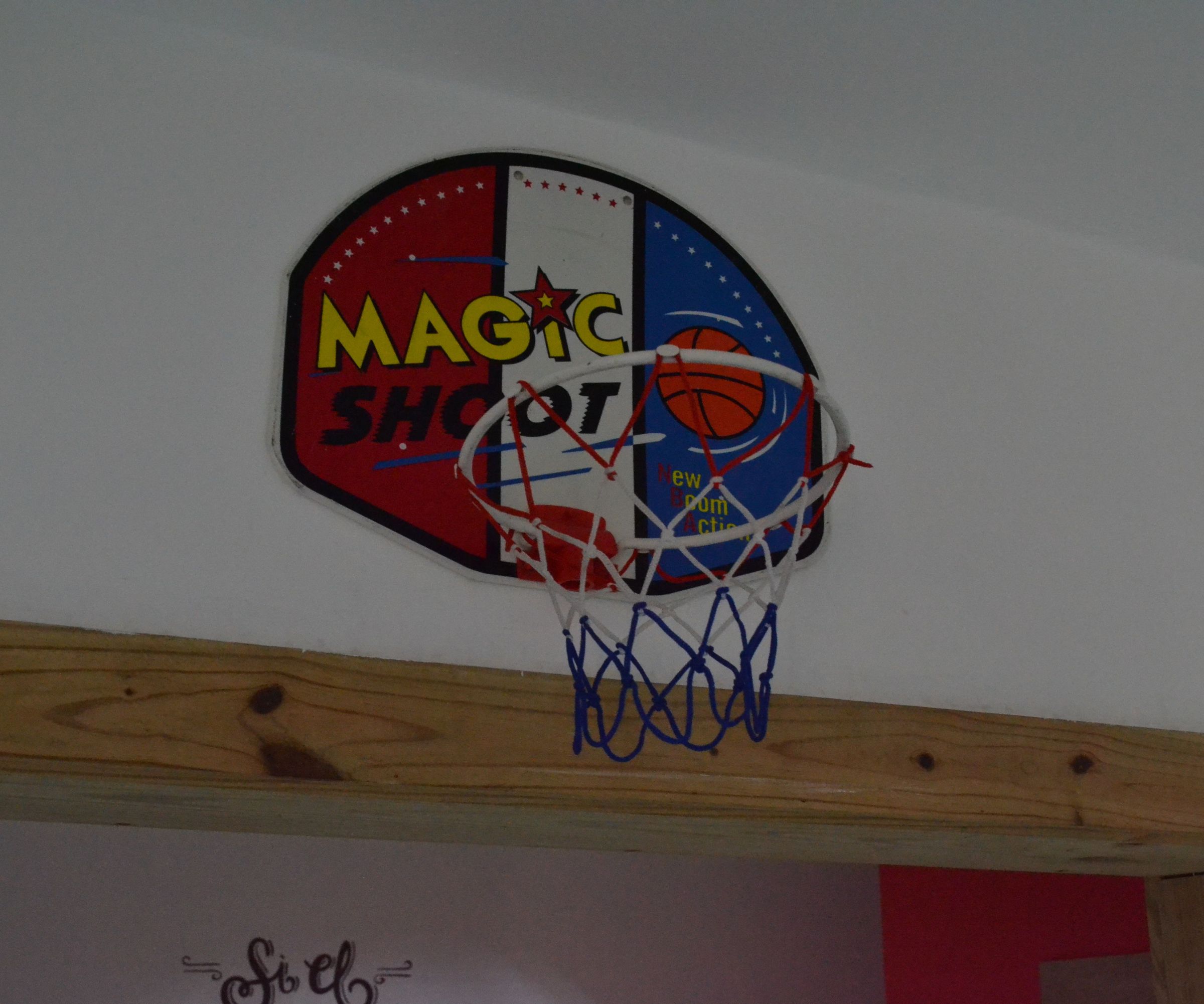Como Sostener Una Mini Cancha De Basketball En La Pared