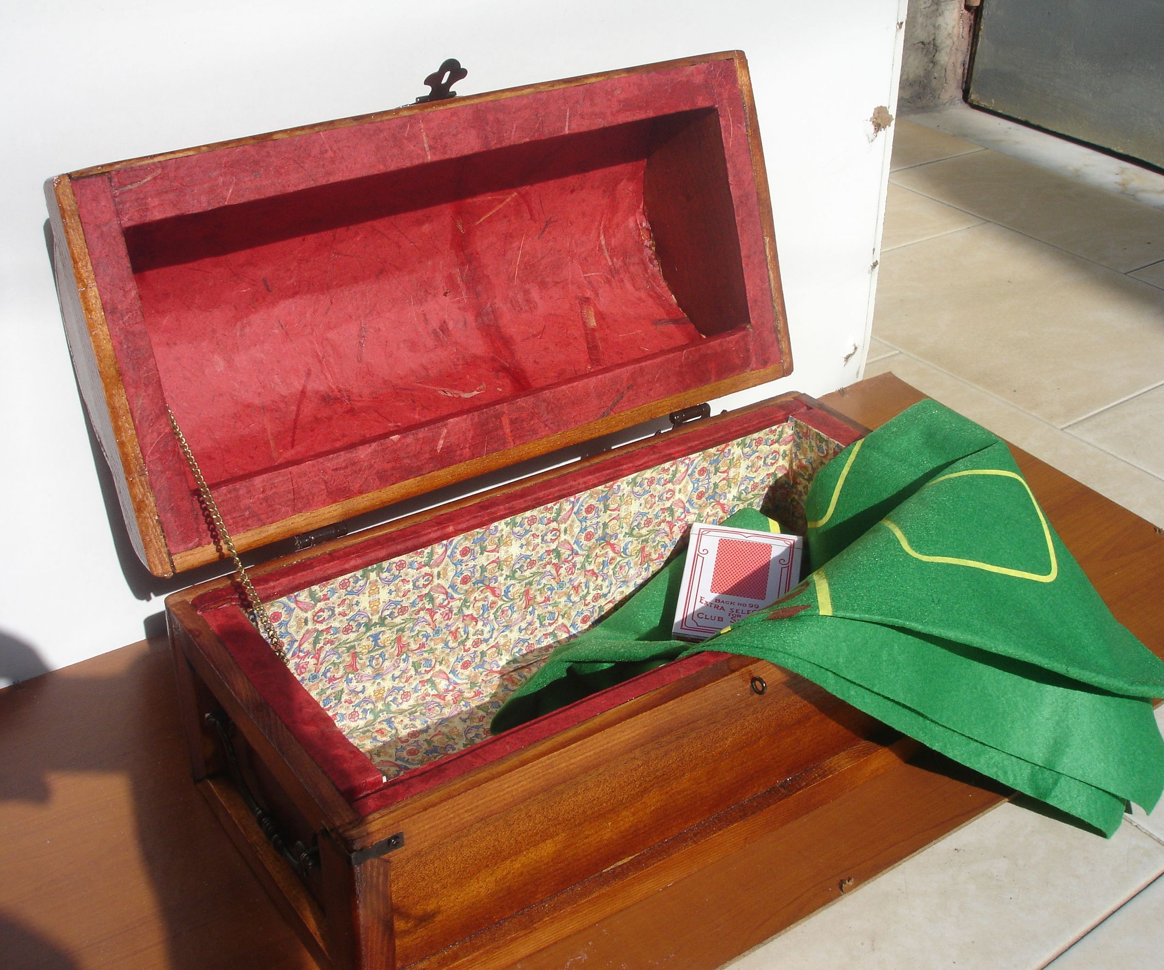 Make a wood trunk/casket