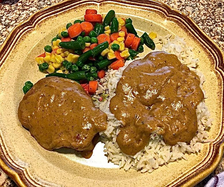 Pork Chops and Creamy Gravy