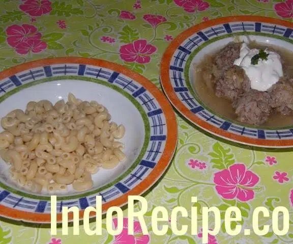 Meatballs and Sauerkraut Soup (Hungarian Dish)