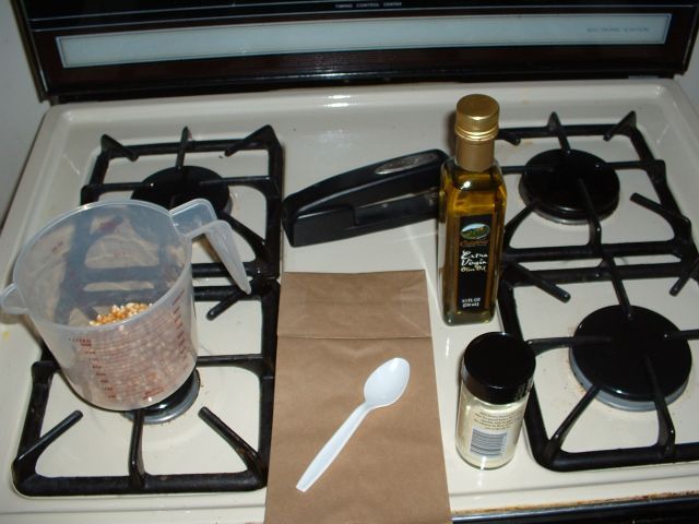 Microwave Popcorn: Home Made, Cheap and Easy