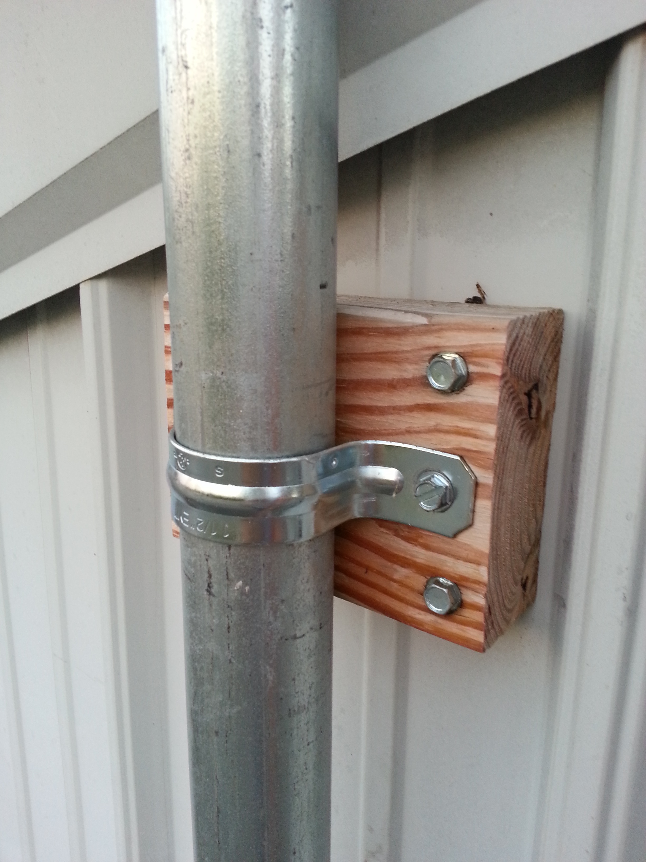 Low Budget Method to Mount Antenna Masts to a Building 9 Steps (with