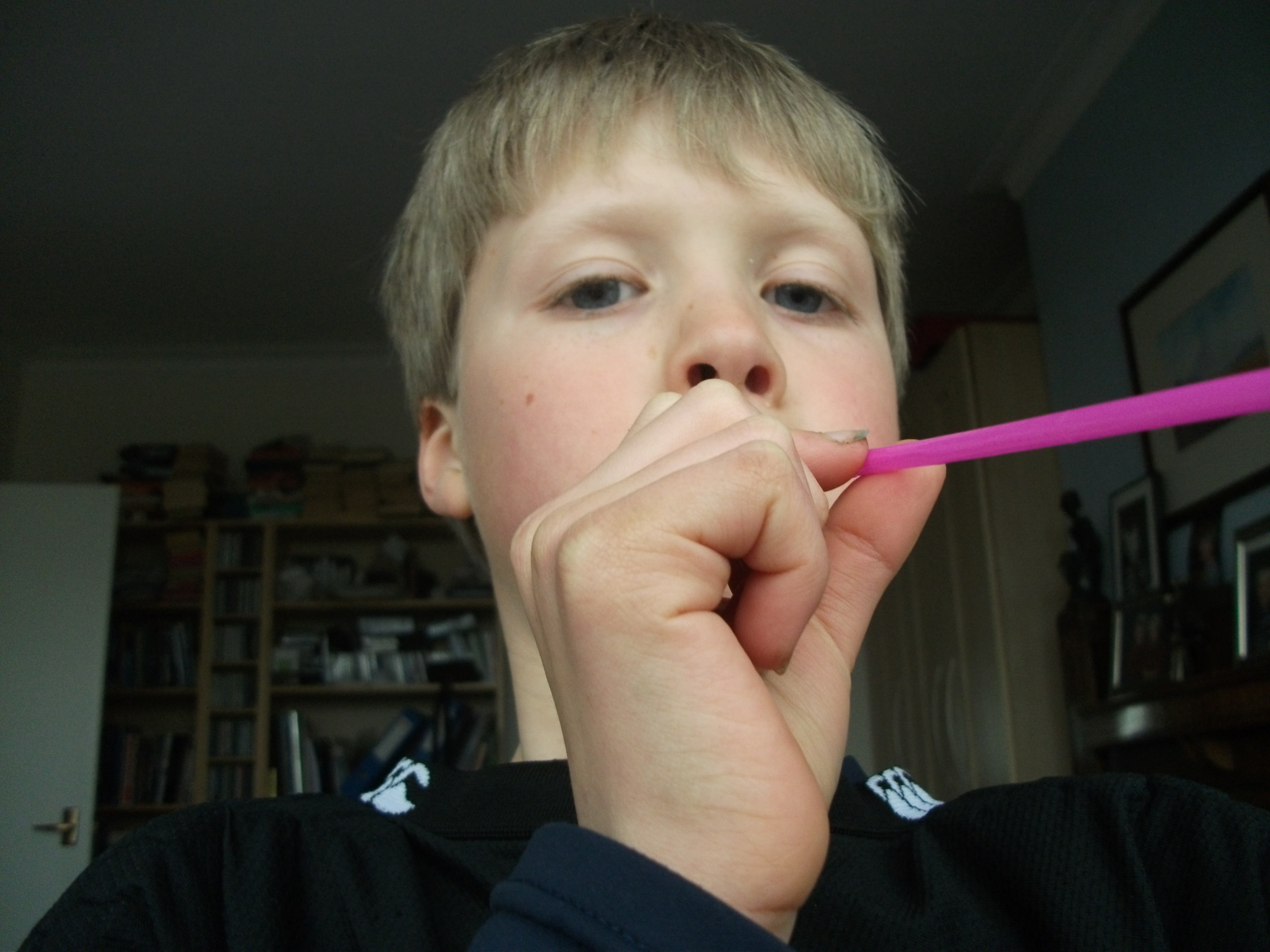 How to make a loud straw voovoozala.  :2)