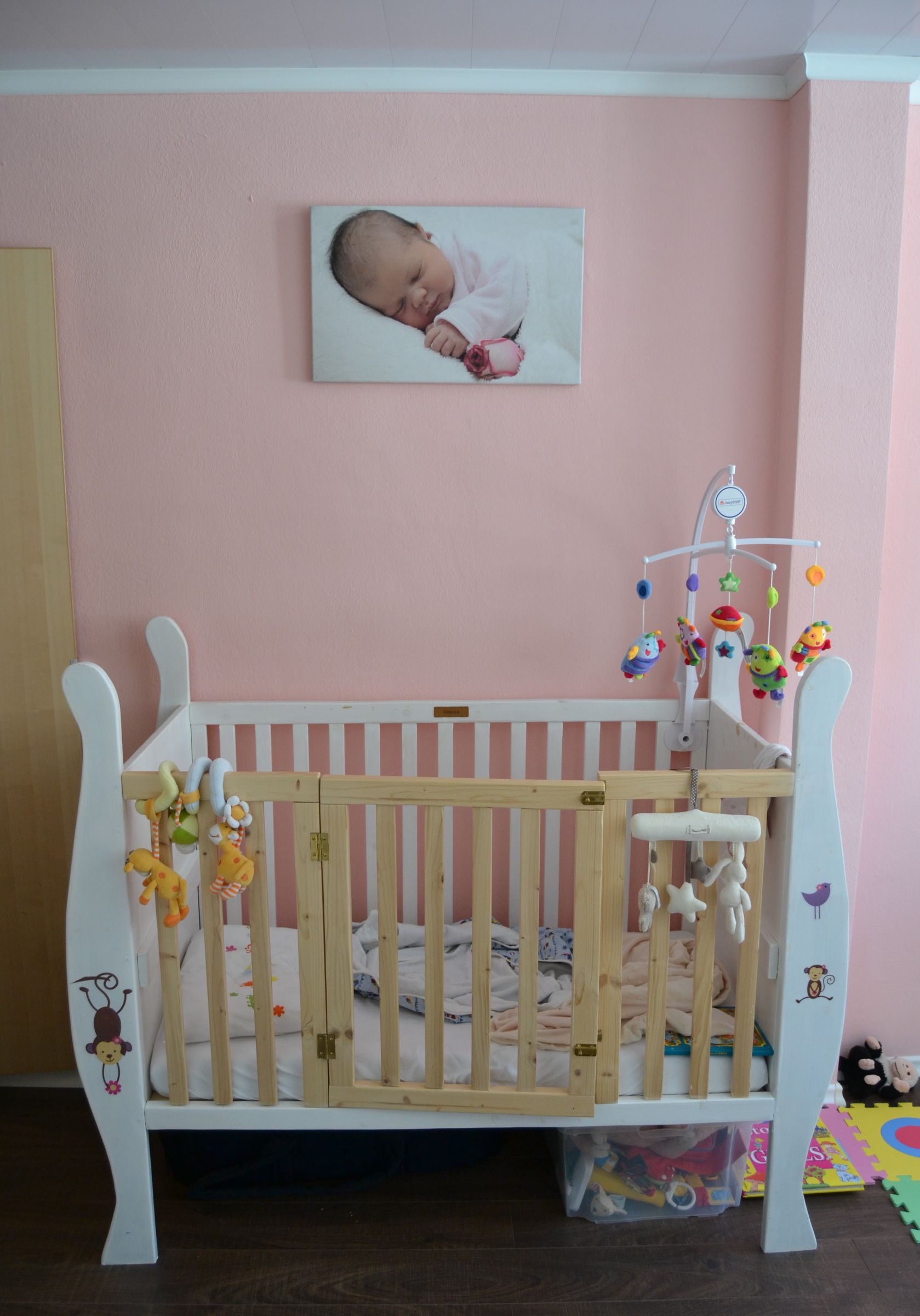 Baby Bed With Adjustable Base Height (and It's a Day Seat) 6 Steps