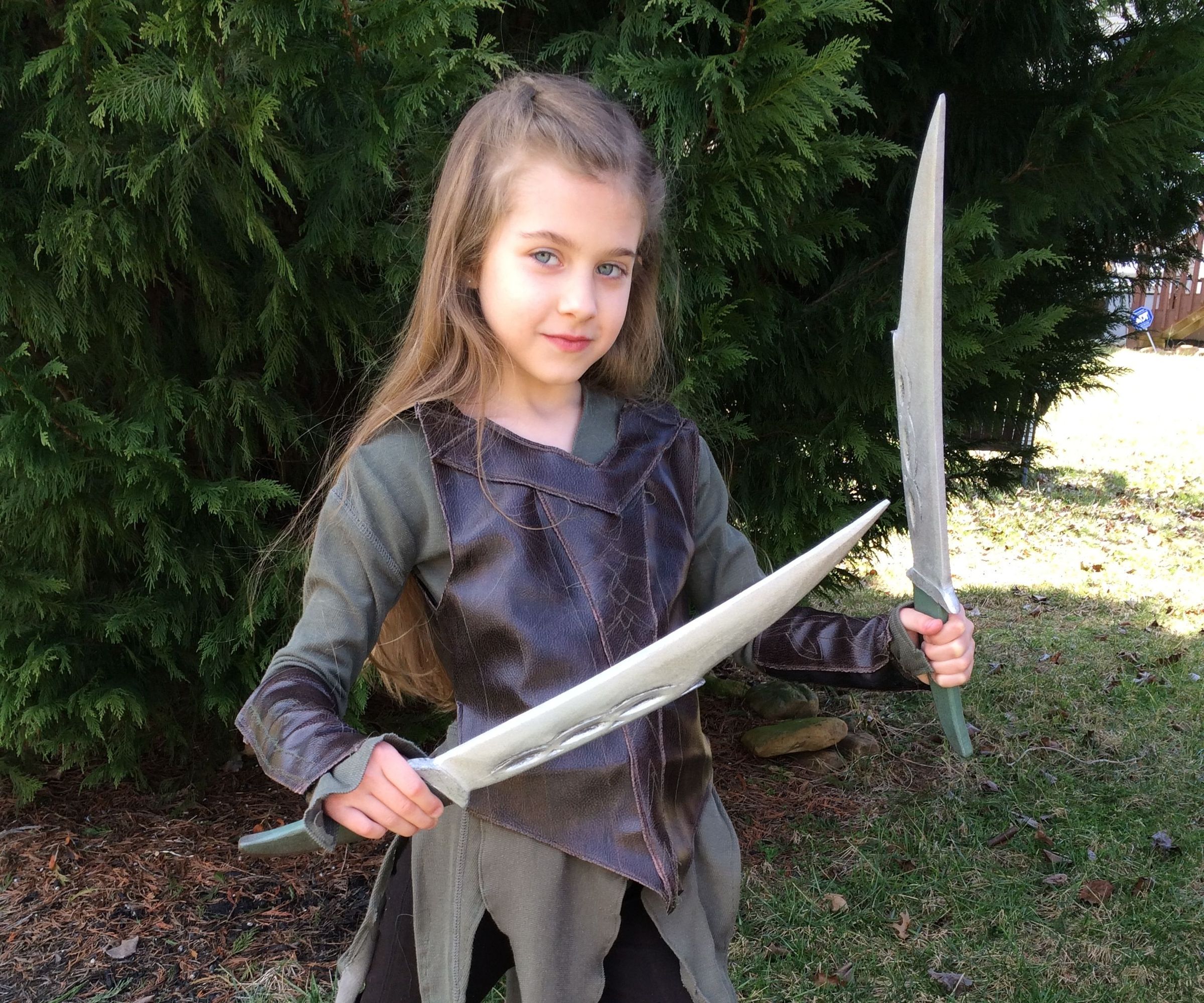 Tauriel (The Hobbit) Elvish Daggers - Quick Wooden Cosplay Props