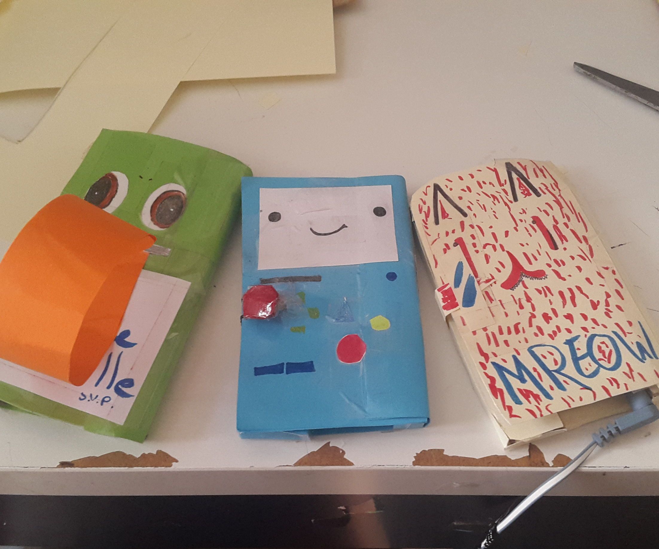 Little Wallet With Cardboard for MP3 Reader/Phone