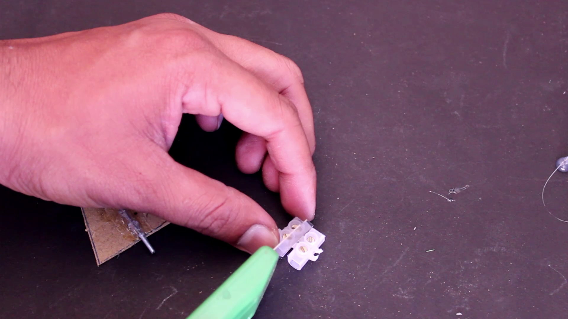 Make Rotating Christmas Tree Light Using LED's and Toy Motor 7 Steps