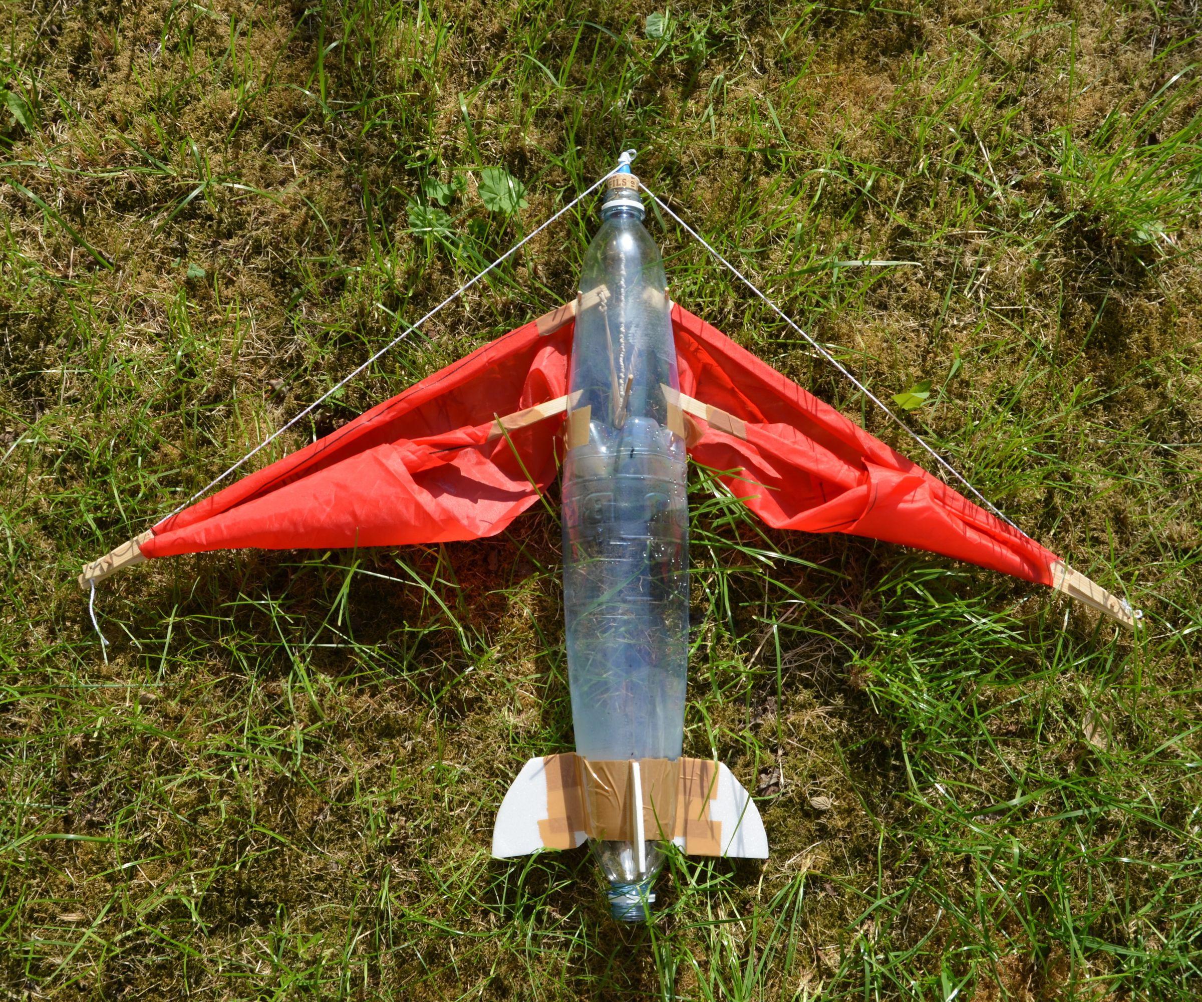 Foldable winged water rocket