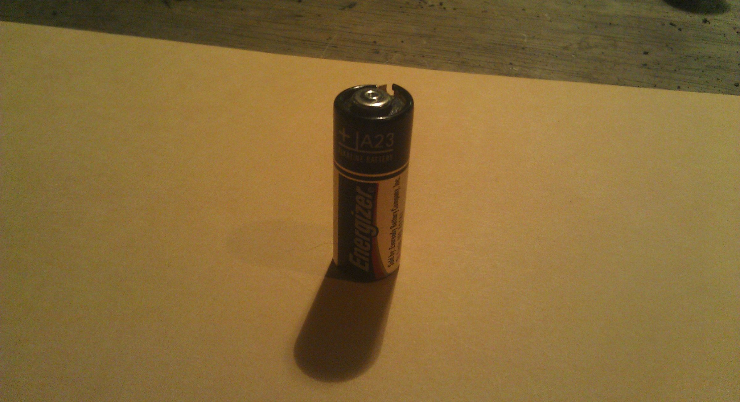 8 BUTTON CELL BATTERIES FOR THE PRICE OF 1