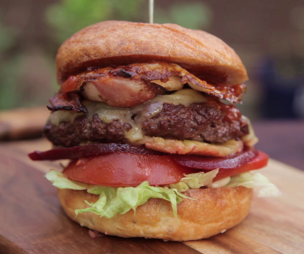 How to Cook a Aussie Burger With the Lot (Aussie Takeaway Classic Hamburger)