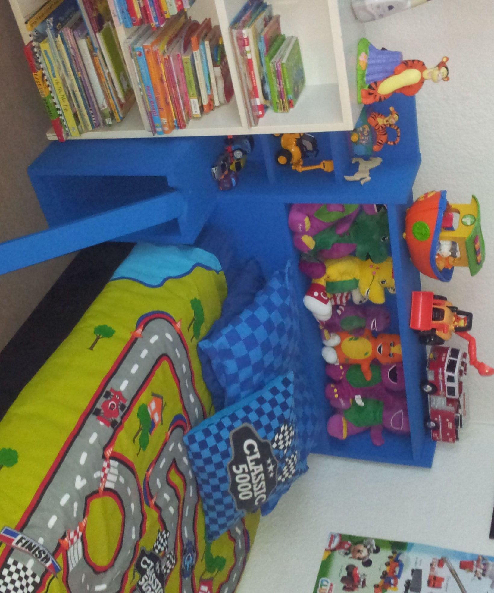 Head board with car ramp