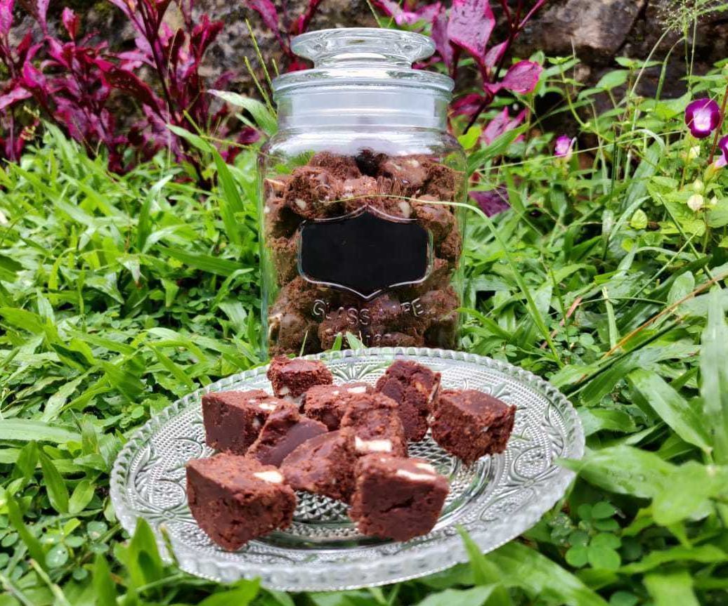 CHOCO-DATE ALMOND POPPERS