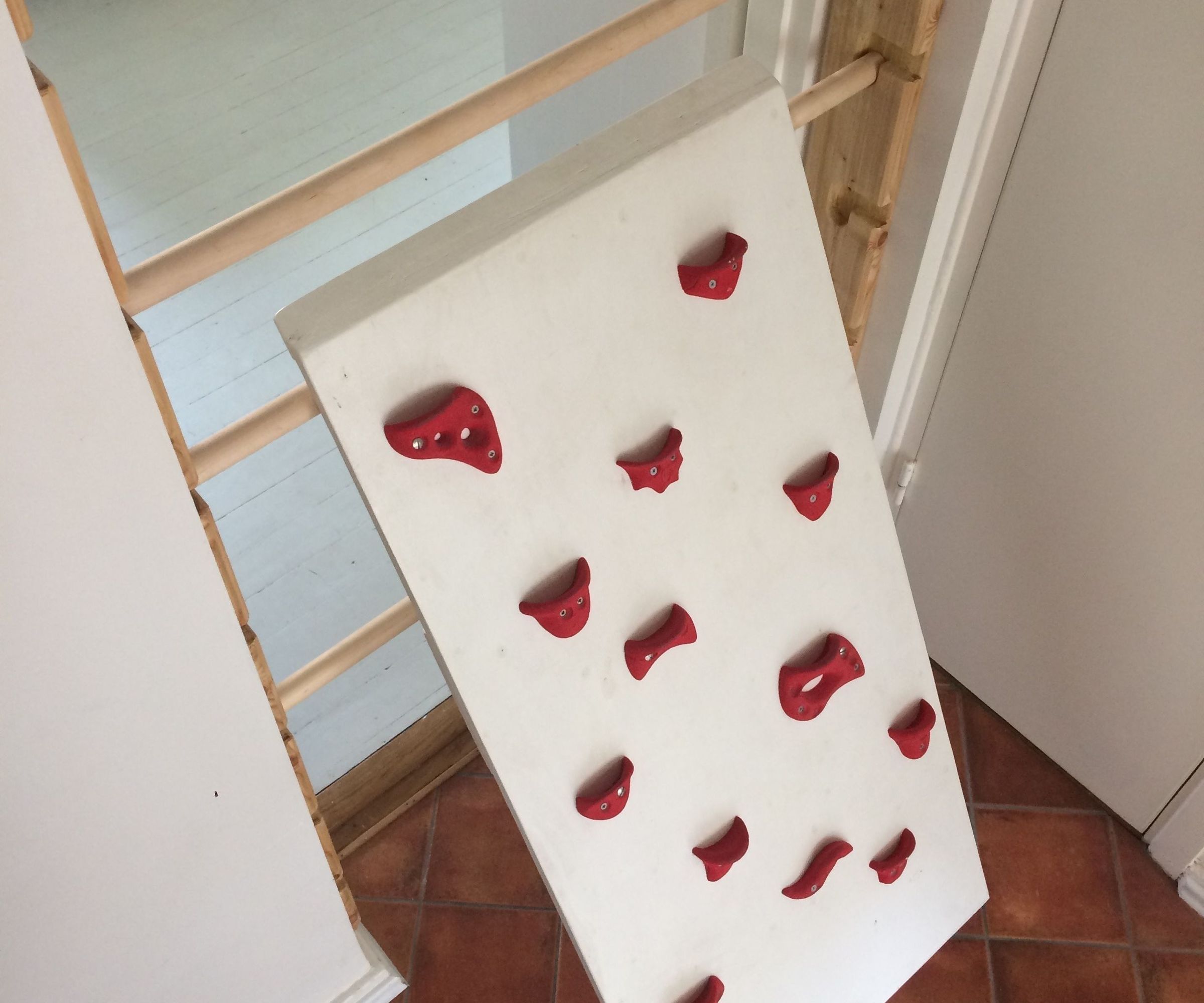 Building Solid, Variable & Removable Wall Bars