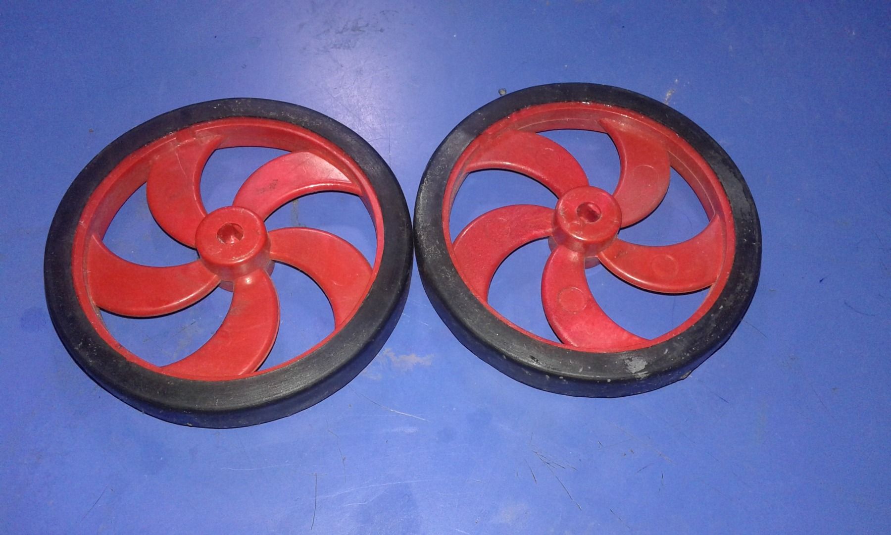 SIMPLEST LINE FOLLOWER : 3 Steps - Instructables