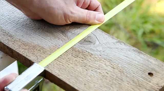 How to Use a Tape Measure As a Straight Edge - Build.com 30 Second Tip