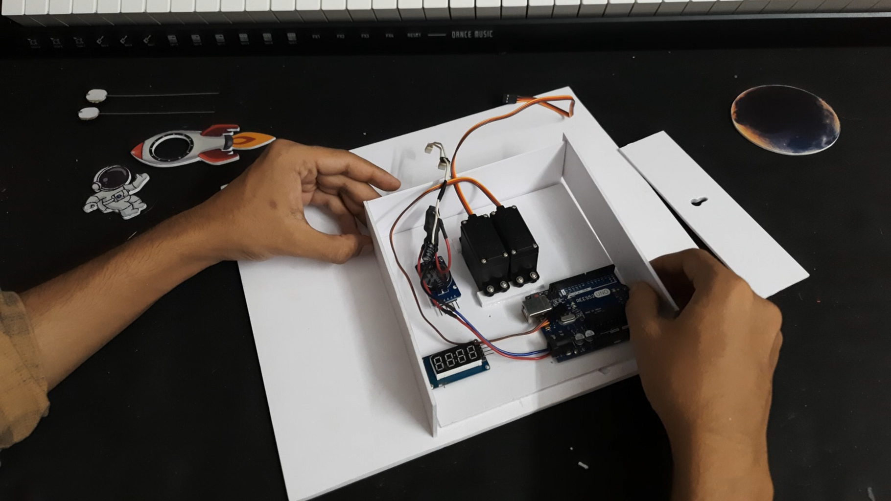 DIY Space Clock / Arduino Servo Clock. : 7 Steps (with Pictures ...