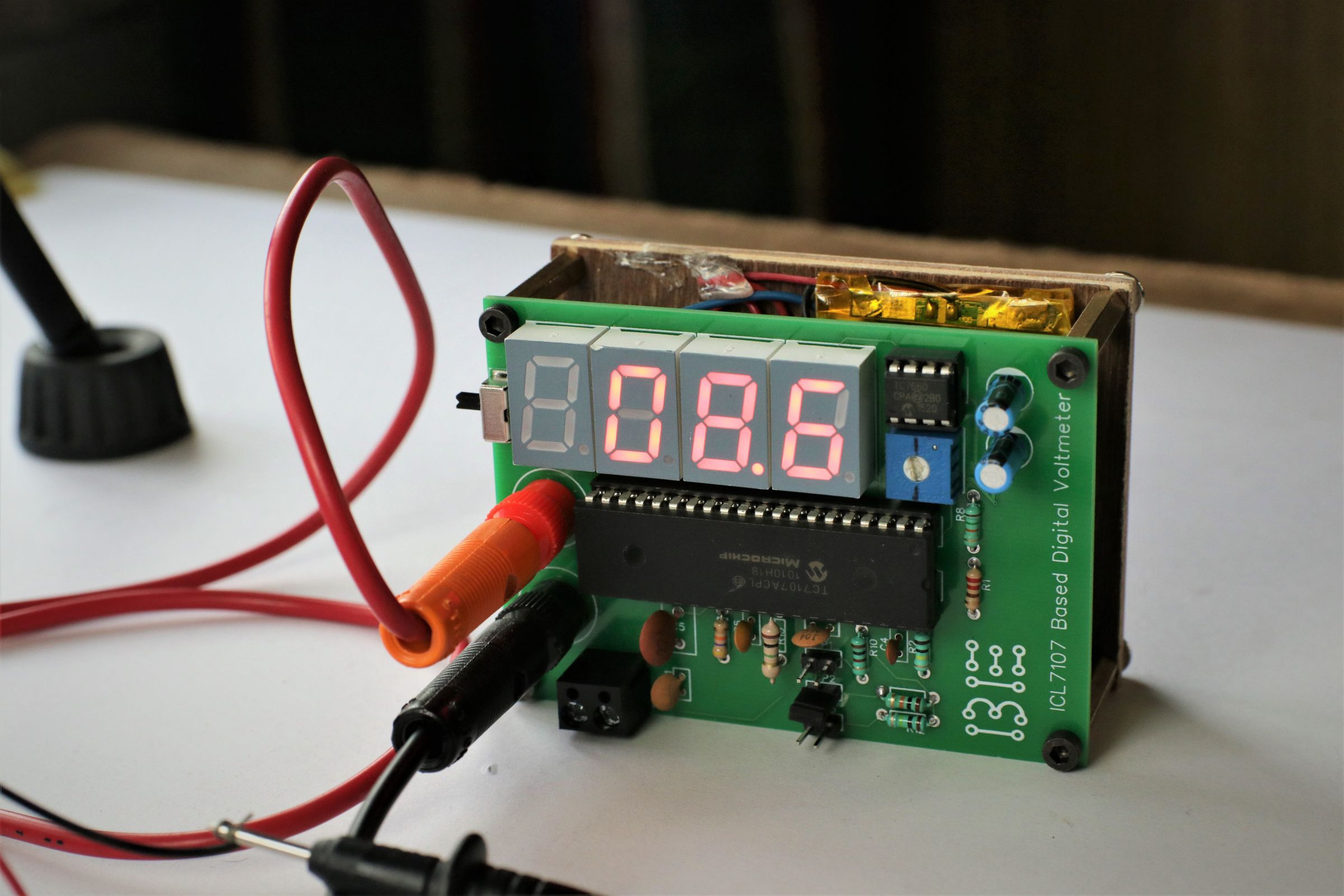 Rechargeable Digital Voltmeter Using ICL7107 ADC : 7 Steps (with