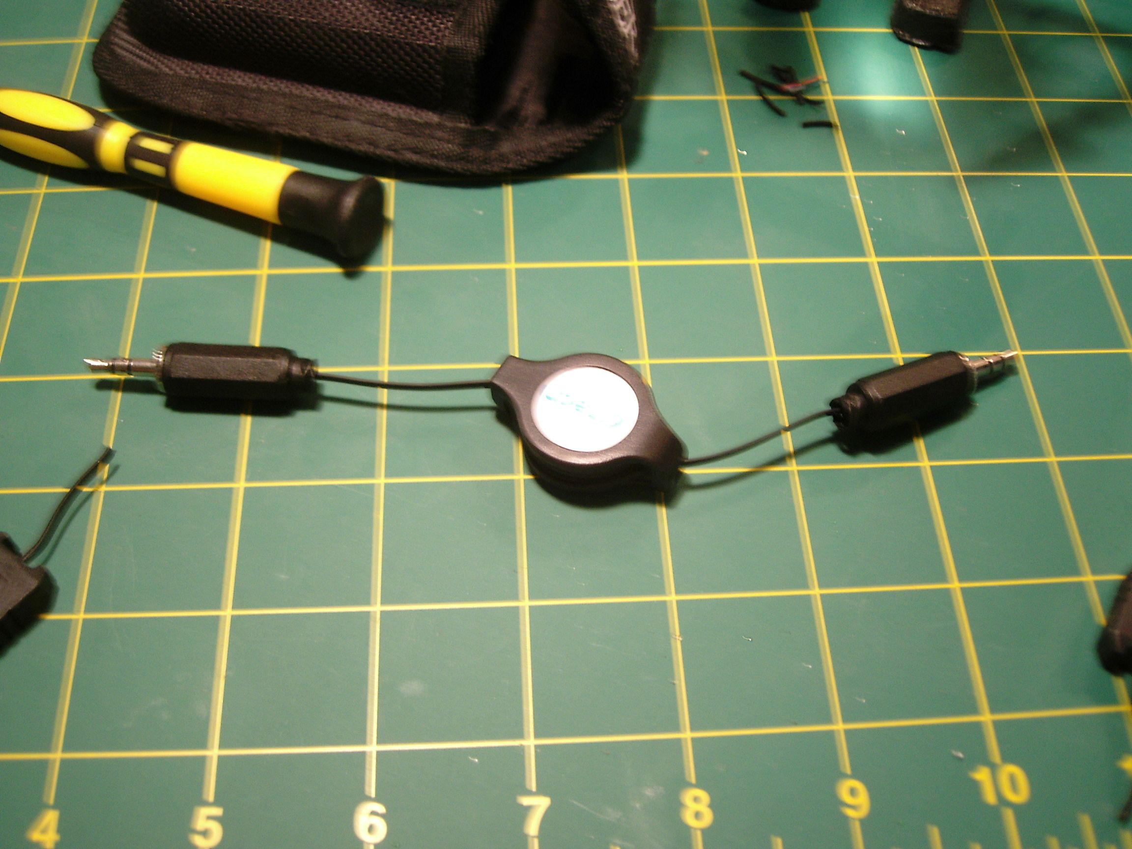 Retractable 1/8" Stereo Patch Cable