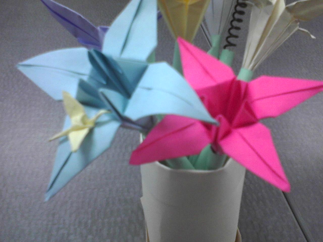 Make a Vase of Paper Flower Pens