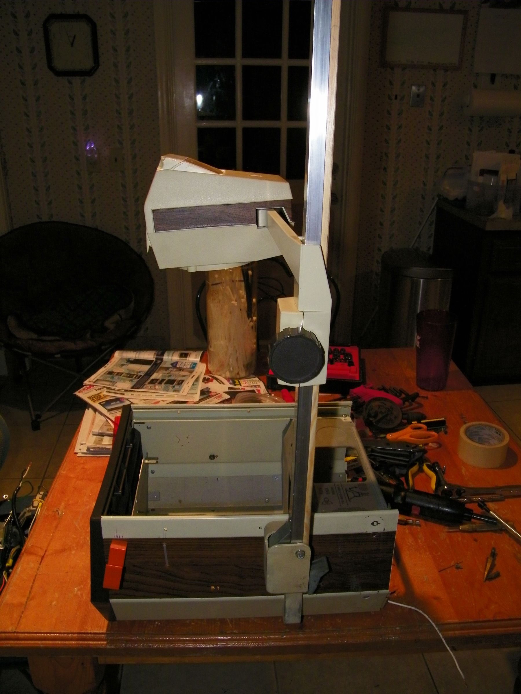 Build an Image Projector/enlarger From an Over Head Projector. 9