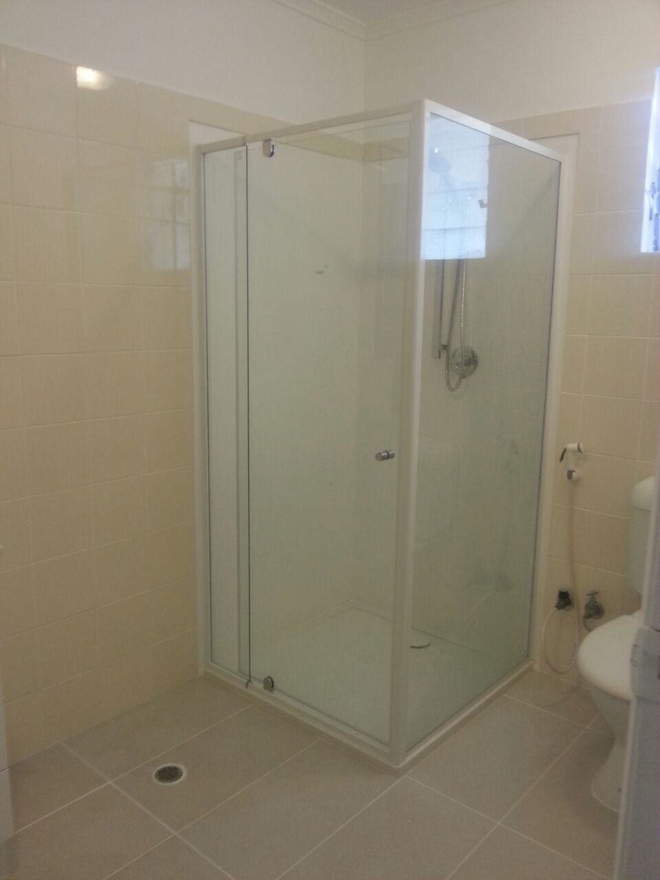 SHOWER AND SCREEN FIXING