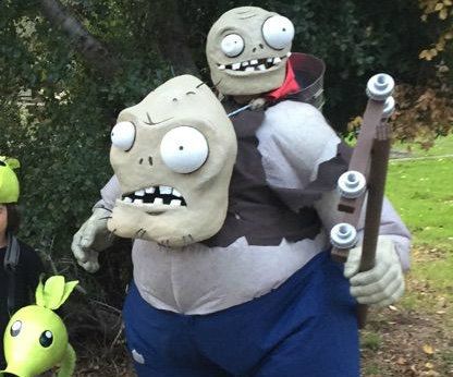 Plants Vs Zombies Gargantuar Zombie!